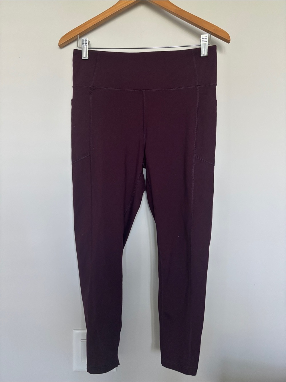 Victoria’s Secret Cropped Leggings Sz 12 / 170 / 76A EUC